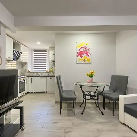 Old Town In City Center Apartment Pula