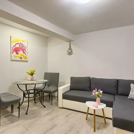 Old Town In City Center Apartment Pula
