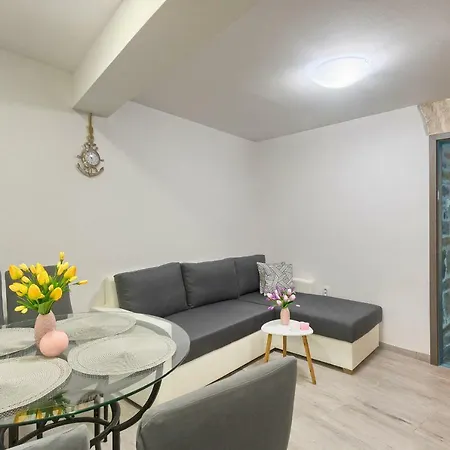 Old Town In City Center Apartment Pula