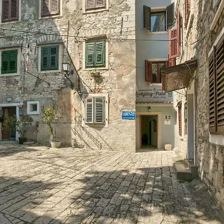 Apartment Old Town In City Center Pula